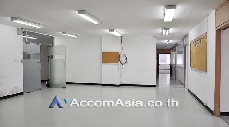  2  Office Space For Rent in Phaholyothin ,Bangkok MRT Phetchaburi at Chai Sa Nguan 1 AA15615